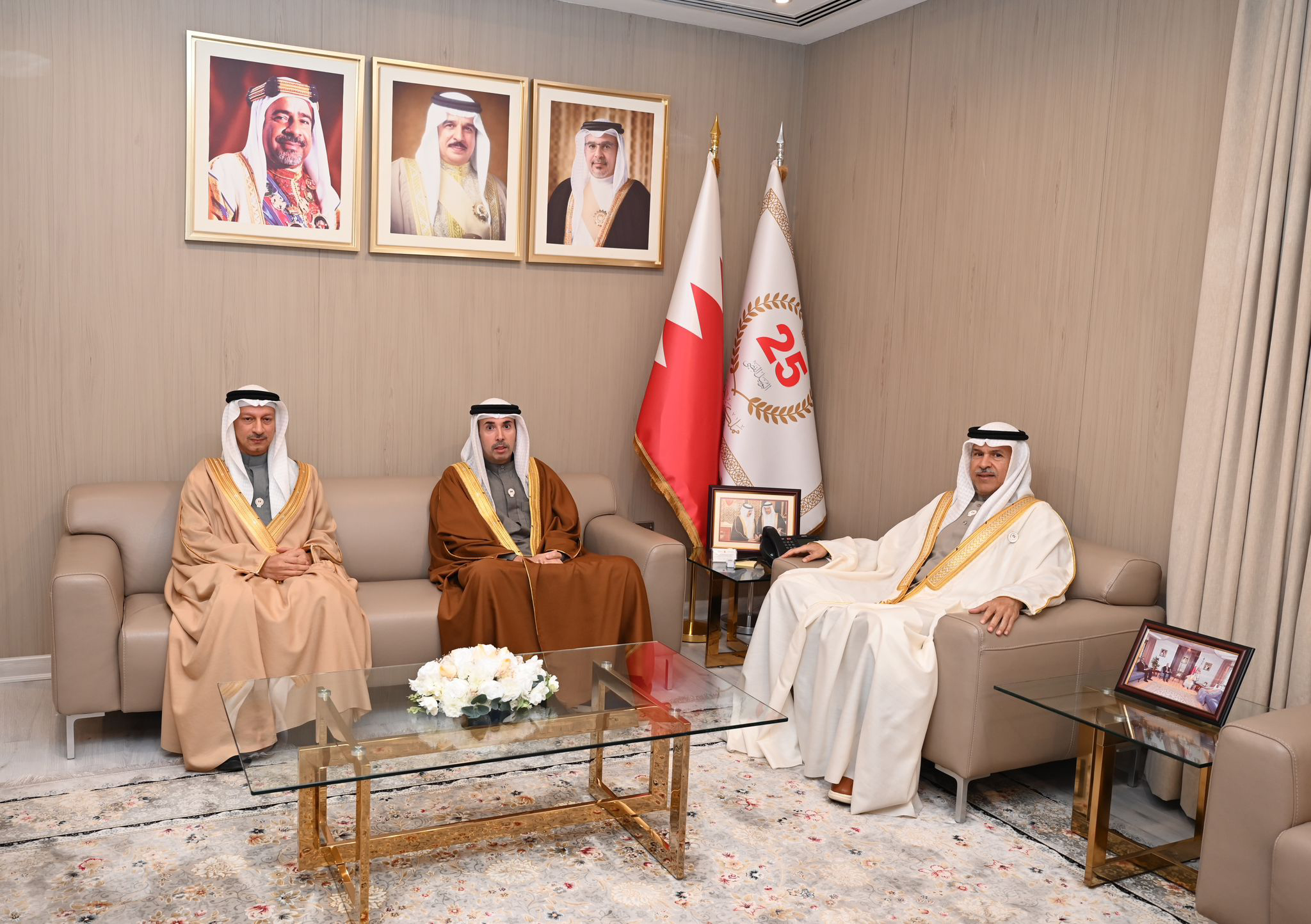 وكيل وزارة الداخلية لشؤون الجنسية والجوازات يستقبل محافظ العاصمة بمناسبة اعتماد المحافظة كأول محافظة صحية في إقليم شرق المتوسط<